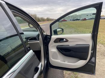 2017 chrysler pacifica touring with 257812 miles for sale near rochester, minnesota 8bbc9eece64d46c7b9888c01cc3f5e7a.jpeg