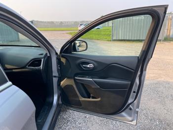 2020 jeep cherokee limited-4wd with 154732 miles for sale near elk-river, minnesota 8c391294dfac46529cd3912d797c9546.jpeg