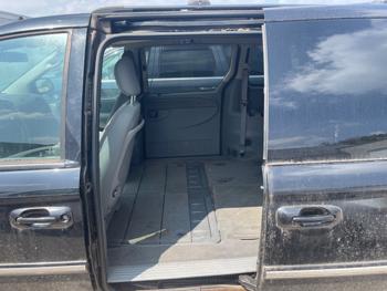 2007 chrysler town-&-country touring with 117292 miles for sale near elk-river, minnesota 8cf79673a5d348e8a51794bf5ca83ecb.jpeg