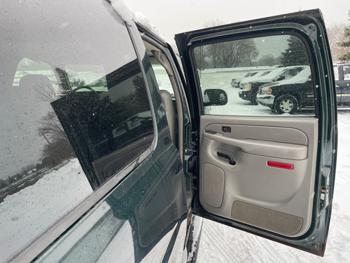 2004 chevrolet suburban 1500-4wd with 177654 miles for sale near fridley, minnesota 98e03eb0e1304c4d8ee39495ab79ae73.jpeg