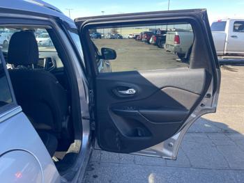 2016 jeep cherokee latitude-4wd with 204960 miles for sale near st.-cloud, minnesota 990ef882d2e94960af04975bb895d1c7.jpeg