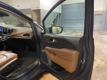 2017 chrysler pacifica limited with 117154 miles for sale near elk-river, minnesota 9beefd4918de419e8f43ad7f740ba170.jpg