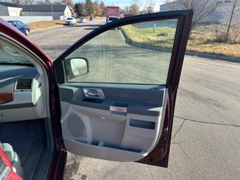 2008 chrysler town-&-country touring with 160232 miles for sale near elk-river, minnesota 9c0b4e731a1940aeae3c9be035ce2602.jpeg