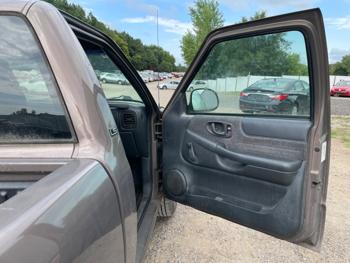 1998 chevrolet s10-pickup reg.-cab-short-bed-2wd with 115997 miles for sale near elk-river, minnesota 9c9eb9eec1bf43509ef2f2bf1dcfb3f7.jpeg
