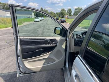 2011 chrysler town-&-country touring with 218543 miles for sale near elk-river, minnesota 9e683fe0dbc54844b5d5a42e35073a7b.jpeg