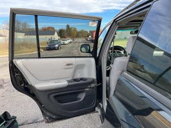 2004 toyota highlander v6-4wd with 178183 miles for sale near elk-river, minnesota 9f028a5b4f7b4f50a82b9f2ec4c094e8.jpeg