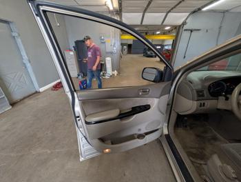 2004 toyota sienna le---7-passenger with 223147 miles for sale near elk-river, minnesota a88cd1f3f8af46129e05d770d4542857.jpg