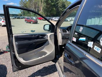 2014 chrysler town-&-country touring with 161623 miles for sale near elk-river, minnesota ae5100fc8abe40e1a8106d8675591a62.jpeg