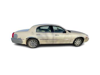 2003 lincoln town-car cartier with 147179 miles for sale near elk-river, minnesota b0571e5c40a8430cae634ee6d873f856.jpg