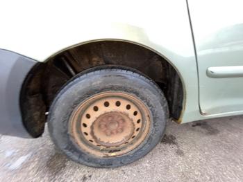 2009 toyota sienna ce-fwd-7-passenger with 176555 miles for sale near elk-river, minnesota b0cb0adc011d49bdb95ef11b5cf0987f.jpeg