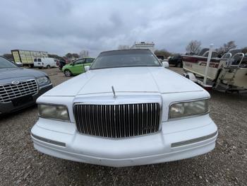 1997 lincoln town-car sel with 257716 miles for sale near elk-river, minnesota b2b04294e9214b55bfabc580cdf5f97c.jpg