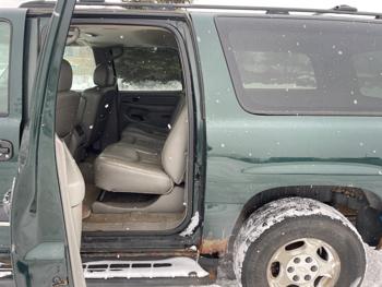 2004 chevrolet suburban 1500-4wd with 177654 miles for sale near fridley, minnesota b3afa2c7c1e14e989e043128dea2627b.jpeg