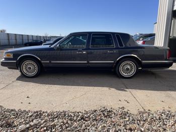 1997 lincoln town-car sel with 171572 miles for sale near elk-river, minnesota b66f8f2cff814ea48f6c8db75889c094.jpg
