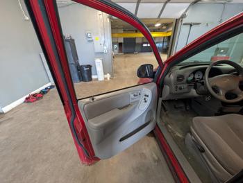 2002 chrysler town-&-country lx with 220729 miles for sale near elk-river, minnesota bbb60cb18c8b4e31bca149804514324f.jpg