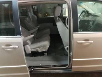 2009 chrysler town-&-country lx with 212963 miles for sale near elk-river, minnesota bcffe1d406464944b0621fe5f0dba4c5.jpg