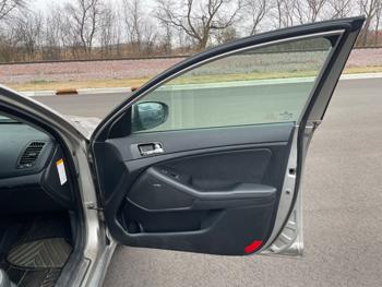 2012 kia optima-hybrid sedan with 221890 miles for sale near rochester, minnesota bd7074a33e9d4b1bad7a8b480bd061e3.jpeg