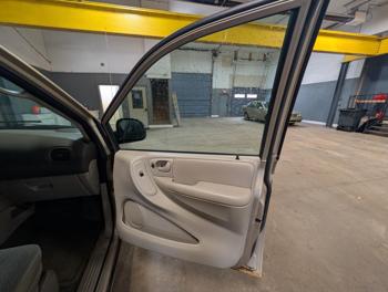 2006 chrysler town-&-country touring with 117074 miles for sale near elk-river, minnesota c0f9463fee1a44d68361b486055273fa.jpg
