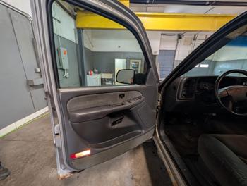 2003 chevrolet silverado-2500hd 4wd with 83846 miles for sale near elk-river, minnesota c8f3f2beb52f4886a9f8ee724a0de365.jpg