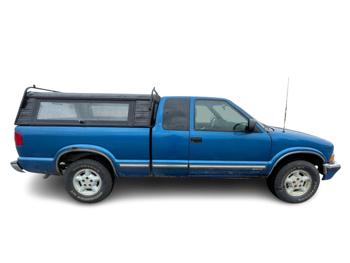 2001 chevrolet s10-pickup ext.-cab-4wd with 140781 miles for sale near elk-river, minnesota cb9081ca52814072aa8fd6144ff33838.jpg