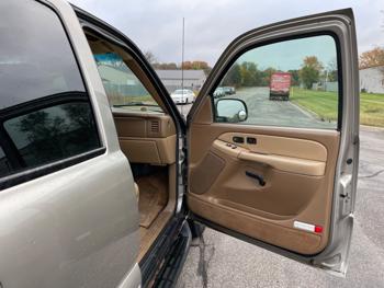 2000 chevrolet suburban k1500-4wd with 214094 miles for sale near elk-river, minnesota d19840337f004f48ae128b3e2c8f3c03.jpeg