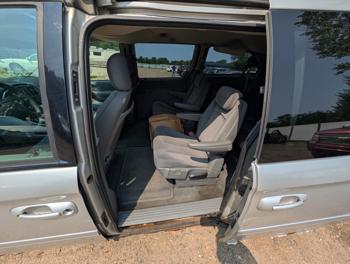 2006 chrysler town-&amp;-country lx with 222575 miles for sale near elk-river, minnesota db7d8dddb0314549bf547a73397a5731.jpg
