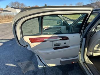 2004 lincoln town-car ultimate-l with 179159 miles for sale near elk-river, minnesota e6682f7d624640d6951014db577f6903.jpeg