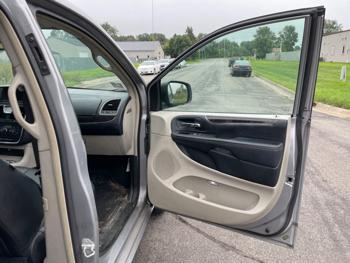 2016 chrysler town-&-country touring-l with 141316 miles for sale near elk-river, minnesota e90734778d4b46aa82d1d277237d6cdc.jpeg