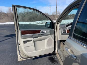 2009 chrysler town-&-country touring with 240699 miles for sale near clearwater, minnesota e9edef6edfe743e3b85228ea700936dc.jpeg