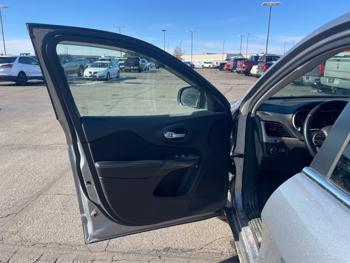 2016 jeep cherokee latitude-4wd with 204960 miles for sale near st.-cloud, minnesota eeac9bfddbe848e7af2155efd1f55087.jpeg