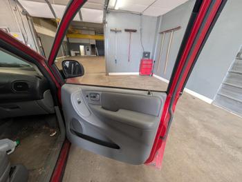 2006 chrysler town-&-country touring with 162857 miles for sale near elk-river, minnesota f6228eb4b9ea4220b4a70270c5758f1c.jpg