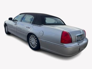 2005 lincoln town-car with 210142 miles for sale near elk-river, minnesota f8d2293631b4404b9ce5950ea621f066.jpg