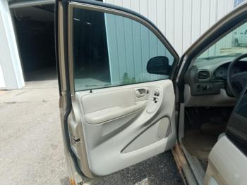 2006 chrysler town-&-country touring with 173423 miles for sale near elk-river, minnesota f97789ee73a2419fb55494855a613d1c.jpg
