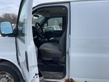 2006 chevrolet express 3500-extended-cargo with 260515 miles for sale near elk-river, minnesota fc6d81718f3f4c188035276b8581d68c.jpeg